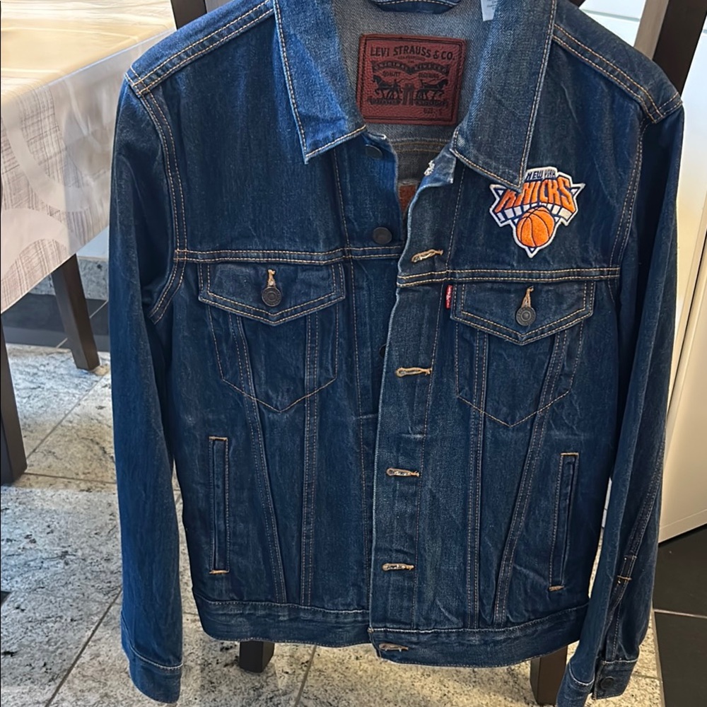 Never worn Levi's Blue Lightweight jean Jacket with Knicks Embroidery women’s